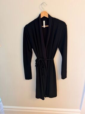 Athleta Black Wrap Robe with Tie